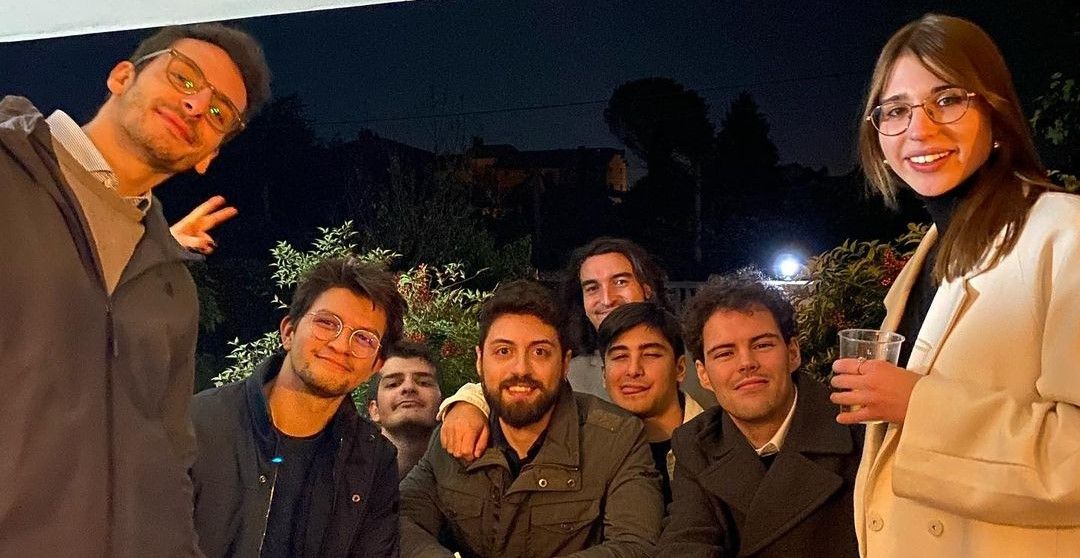 The owner of this website with his girlfriend and some of his best friends, posing for a picture together in a balcony.